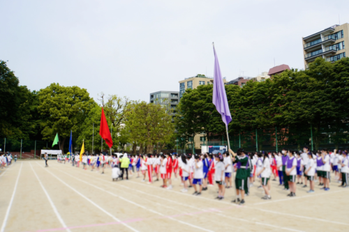 「六義公園運動場」に集合した工芸生